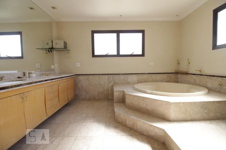 Apartamento à venda com 368m², 3 quartos e 4 vagasBanheiro 2 da suíte 3