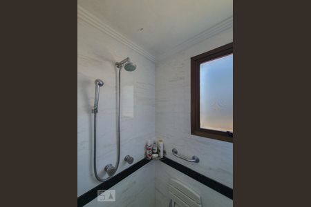 Apartamento à venda com 220m², 4 quartos e 3 vagasDetalhe do banheiro da suíte 1