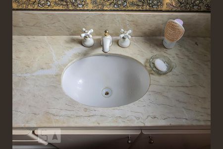 Apartamento à venda com 220m², 4 quartos e 3 vagasDetalhe do banheiro da suíte 2