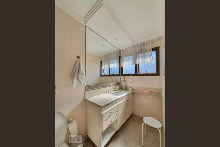 Apartamento à venda com 220m², 4 quartos e 3 vagasBanheiro da suíte 2