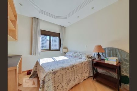 Apartamento à venda com 220m², 4 quartos e 3 vagasSuíte 2