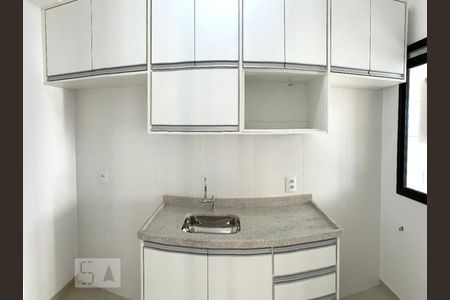 Cozinha de apartamento para alugar com 1 quarto, 40m² em Continental, Osasco