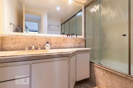 Banheiro de kitnet/studio à venda com 1 quarto, 33m² em Jardim Paulista, São Paulo