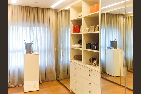 Apartamento à venda com 180m², 4 quartos e 3 vagasCloset Suíte 1
