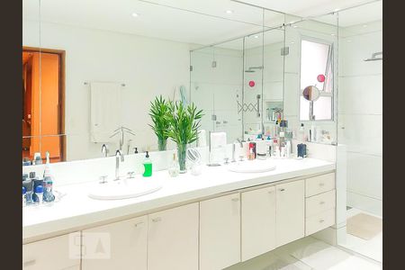 Apartamento à venda com 180m², 4 quartos e 3 vagasBanheiro Suíte 1