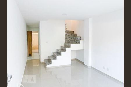 Casa de Condomínio para alugar com 3 quartos, 120m² em Vargem Grande, Rio de Janeiro