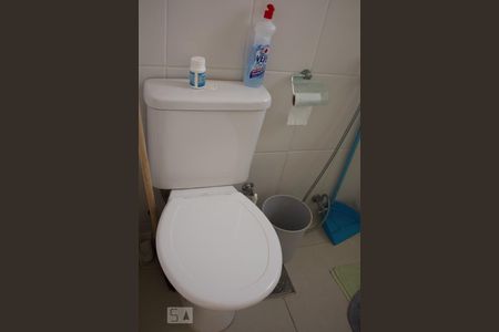 Apartamento para alugar com 70m², 2 quartos e 1 vaga Apartamento para alugar com 70m², 2 quartos e 1 vagaBanheiro da Suíte