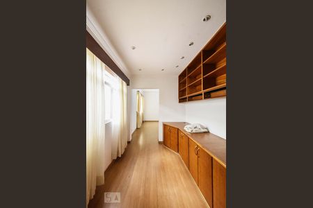 Casa à venda com 330m², 4 quartos e 5 vagasEscritório