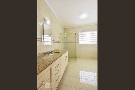 Casa à venda com 330m², 4 quartos e 5 vagasBanheiro 01