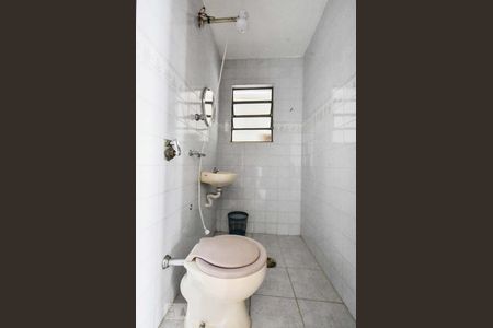 Casa à venda com 330m², 4 quartos e 5 vagasBanheiro de Serviços