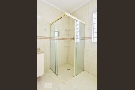 Casa à venda com 330m², 4 quartos e 5 vagasBanheiro 01