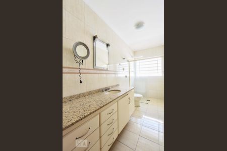 Casa à venda com 330m², 4 quartos e 5 vagasBanheiro - Torneira