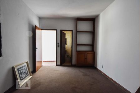 Casa à venda com 330m², 4 quartos e 5 vagasSuíte 04