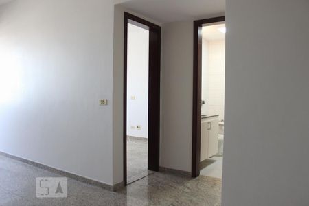 Sala de apartamento para alugar com 1 quarto, 56m² em Barra da Tijuca, Rio de Janeiro