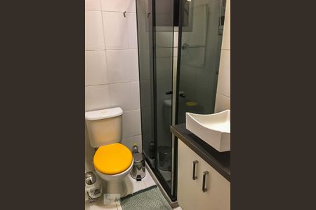 Banheiro de apartamento para alugar com 2 quartos, 50m² em Jardim Sarah, São Paulo