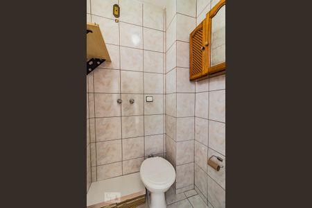 Banheiro de Serviço de apartamento à venda com 2 quartos, 77m² em Cristal, Porto Alegre