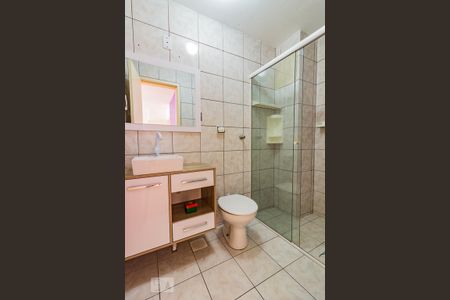 Banheiro de apartamento à venda com 2 quartos, 77m² em Cristal, Porto Alegre