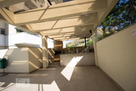 Apartamento para alugar com 74m², 2 quartos e 1 vagaÁrea Comum