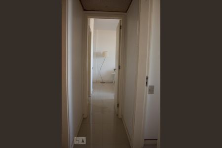 Corredor de apartamento para alugar com 2 quartos, 70m² em Barra da Tijuca, Rio de Janeiro