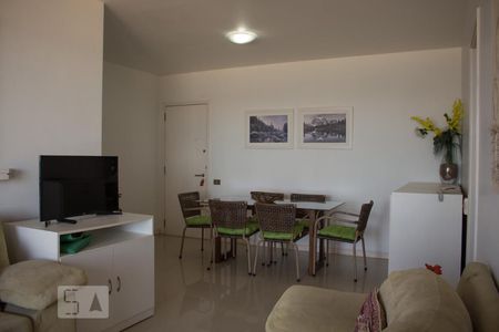 Sala de apartamento para alugar com 2 quartos, 70m² em Barra da Tijuca, Rio de Janeiro