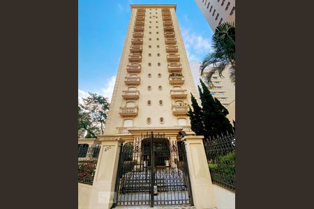 Apartamento para alugar com 109m², 2 quartos e 1 vaga Apartamento para alugar com 109m², 2 quartos e 1 vagaFachada