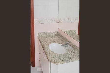 Banheiro de apartamento para alugar com 3 quartos, 76m² em Parque das Nações, Santo André