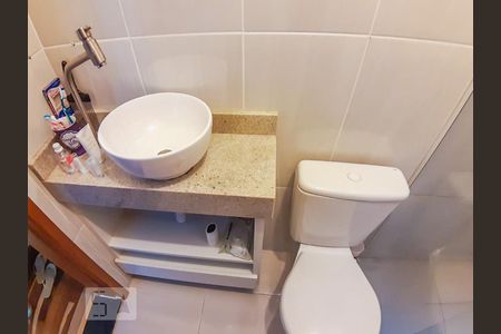 Casa à venda com 140m², 3 quartos e 4 vagas Casa à venda com 140m², 3 quartos e 4 vagasBanheiro