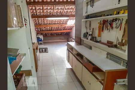 Casa à venda com 140m², 3 quartos e 4 vagas Casa à venda com 140m², 3 quartos e 4 vagasSótão