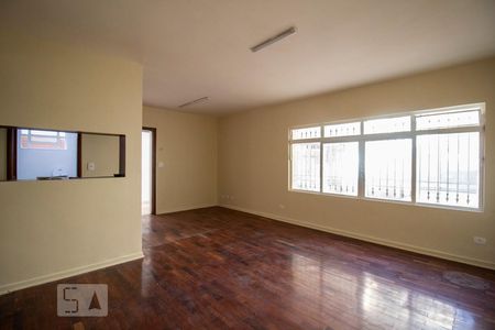 Casa para alugar com 220m², 3 quartos e 4 vagasSala