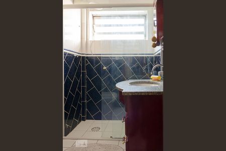 Casa à venda com 230m², 3 quartos e 2 vagasBanheiro 2