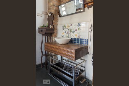 Casa à venda com 230m², 3 quartos e 2 vagasBanheiro 3