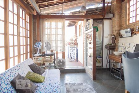 Casa à venda com 230m², 3 quartos e 2 vagasCobertura