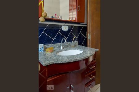 Casa à venda com 230m², 3 quartos e 2 vagasBanheiro 2