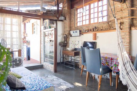 Casa à venda com 230m², 3 quartos e 2 vagasCobertura