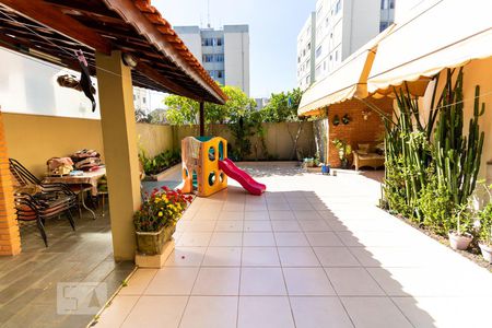 Casa à venda com 340m², 3 quartos e sem vagaQuintal com Churrasqueira