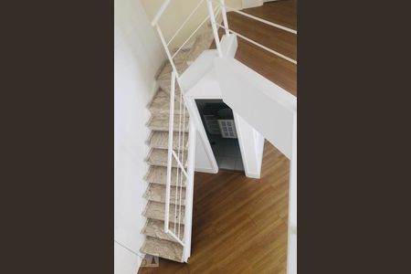 Escada de apartamento para alugar com 2 quartos, 89m² em Vila Gomes Cardim, São Paulo