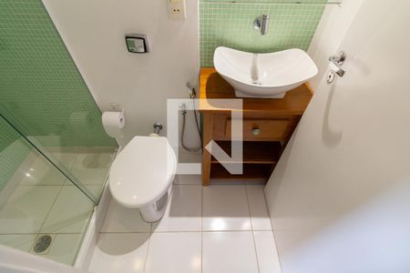 Apartamento à venda com 136m², 2 quartos e 2 vagas Apartamento à venda com 136m², 2 quartos e 2 vagasBanheiro 1