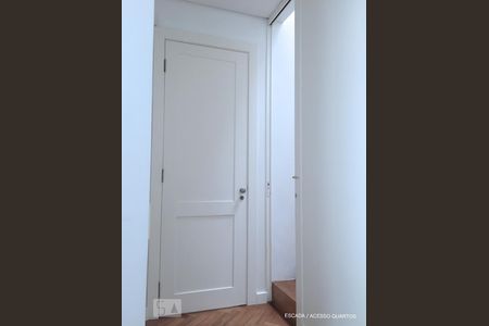 Escadas de casa à venda com 4 quartos, 600m² em Jardim Leonor, São Paulo