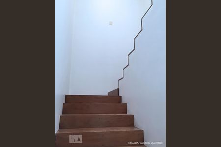 Casa à venda com 600m², 4 quartos e 6 vagasEscadas