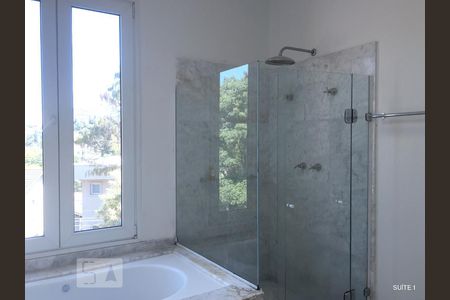 Casa à venda com 600m², 4 quartos e 6 vagasBanheiro suite 1