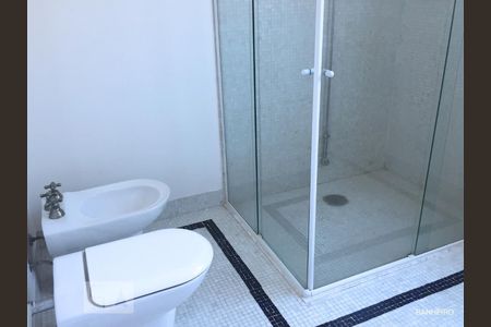 Casa à venda com 600m², 4 quartos e 6 vagasBanheiro Corredor