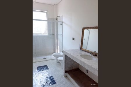 Casa à venda com 600m², 4 quartos e 6 vagasBanheiro Suite 2