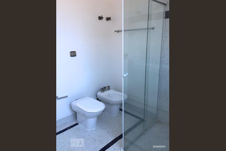 Casa à venda com 600m², 4 quartos e 6 vagasBanheiro Corredor