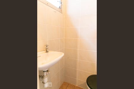 Casa para alugar com 60m², 2 quartos e 1 vaga Casa para alugar com 60m², 2 quartos e 1 vagaBanheiro de Serviço