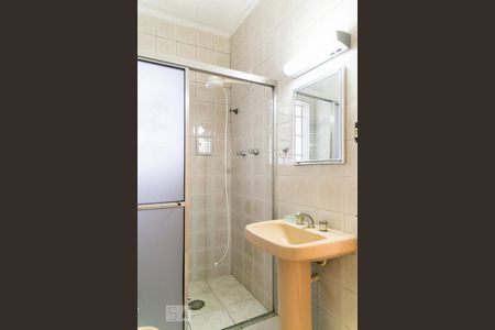 Casa para alugar com 60m², 2 quartos e 1 vaga Casa para alugar com 60m², 2 quartos e 1 vagaBanheiro