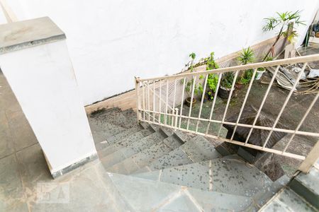 Casa para alugar com 60m², 2 quartos e 1 vaga Casa para alugar com 60m², 2 quartos e 1 vagaEntrada Escadas