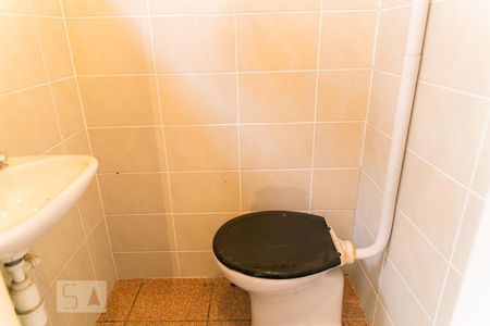 Casa para alugar com 60m², 2 quartos e 1 vaga Casa para alugar com 60m², 2 quartos e 1 vagaBanheiro de Serviço