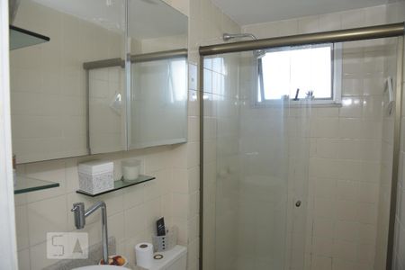 Banheiro  de apartamento para alugar com 1 quarto, 37m² em Anil, Rio de Janeiro