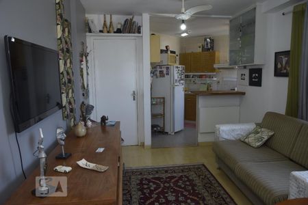 Sala de apartamento para alugar com 1 quarto, 37m² em Anil, Rio de Janeiro