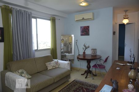 Sala de apartamento para alugar com 1 quarto, 37m² em Anil, Rio de Janeiro